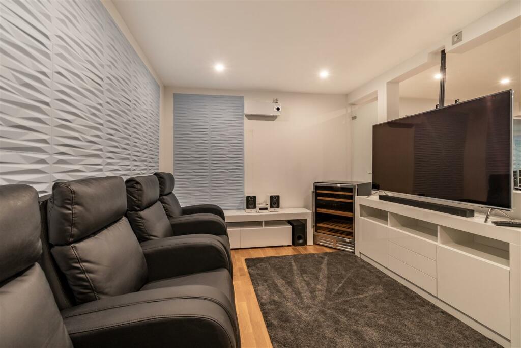 8526847-interior49.jpg