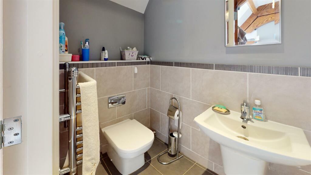 23-Regent-Road-Bathroom 1.jpg