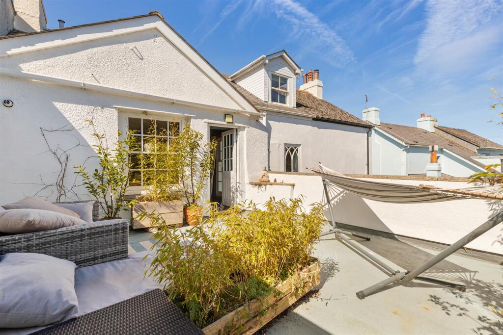 A12 - 52 Milton Street Brixham - 250411.jpg