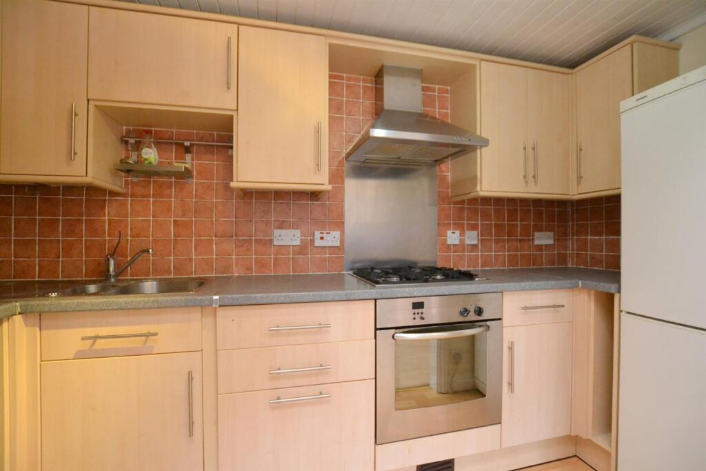 Kitchen 1.jpg