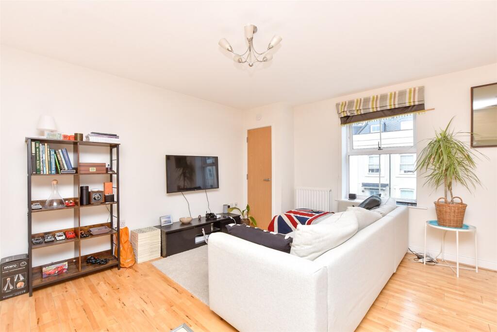 Kitchen Lounge/Dining Area