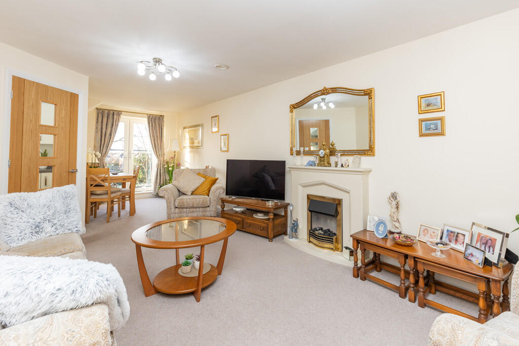 Living/Dining Roo...