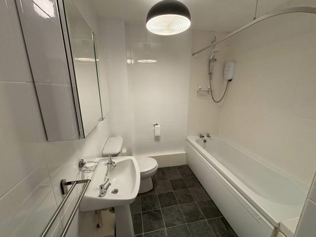 1 St Elmo - Bathroom