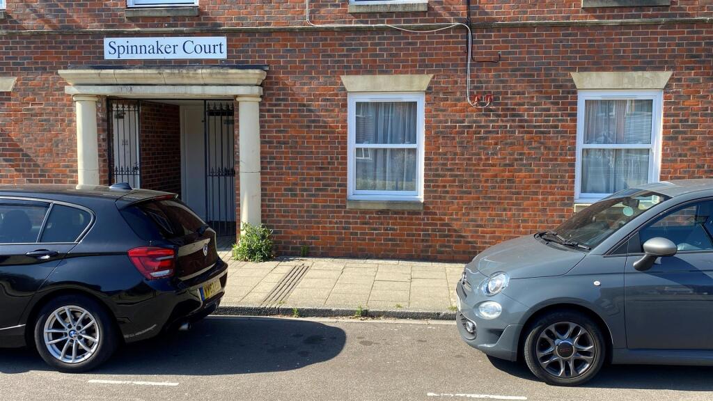 Spinnaker Court - Kent Street Main Entrance.jpg