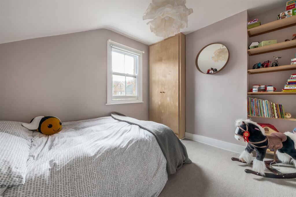 Woodbine Place, E11