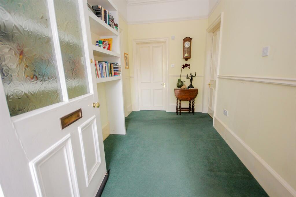 Entrance hallway.jpg