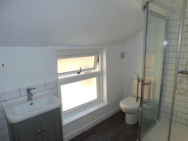 21 High Street Bathroom