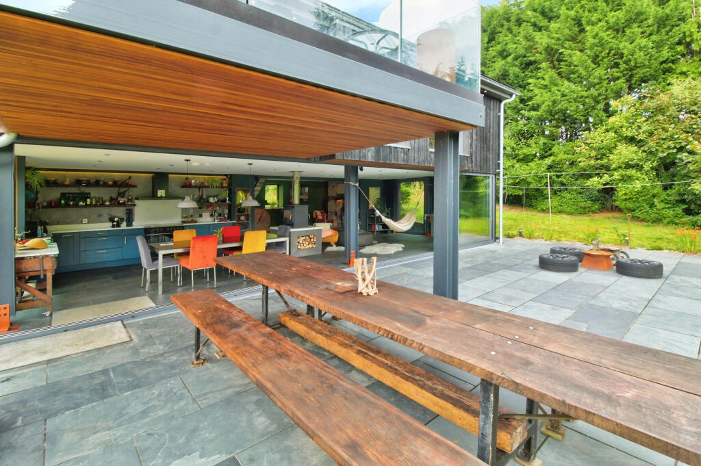 Outdoor Dining Area