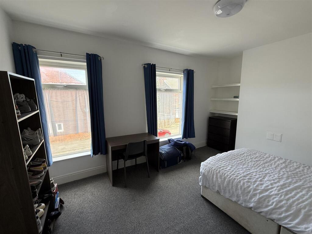 Bed 4.jpg