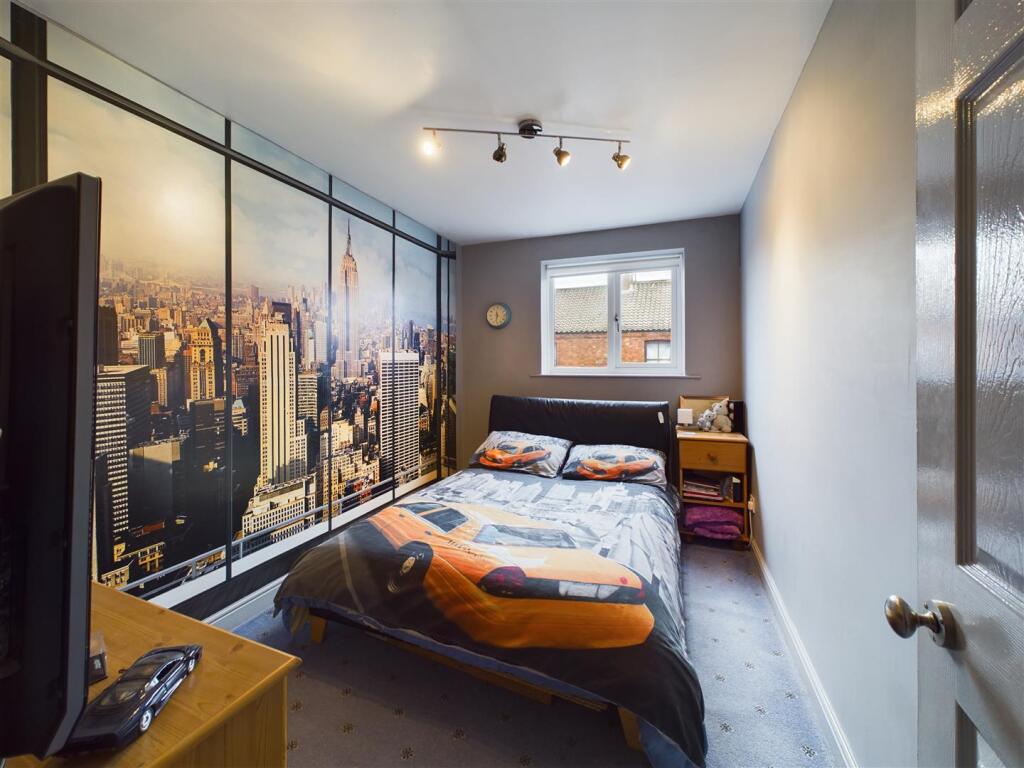 BEDROOM 2