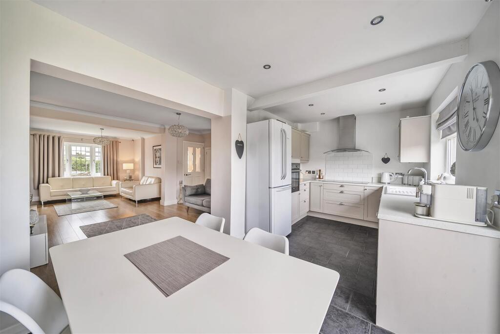 Dining area/kitchen
