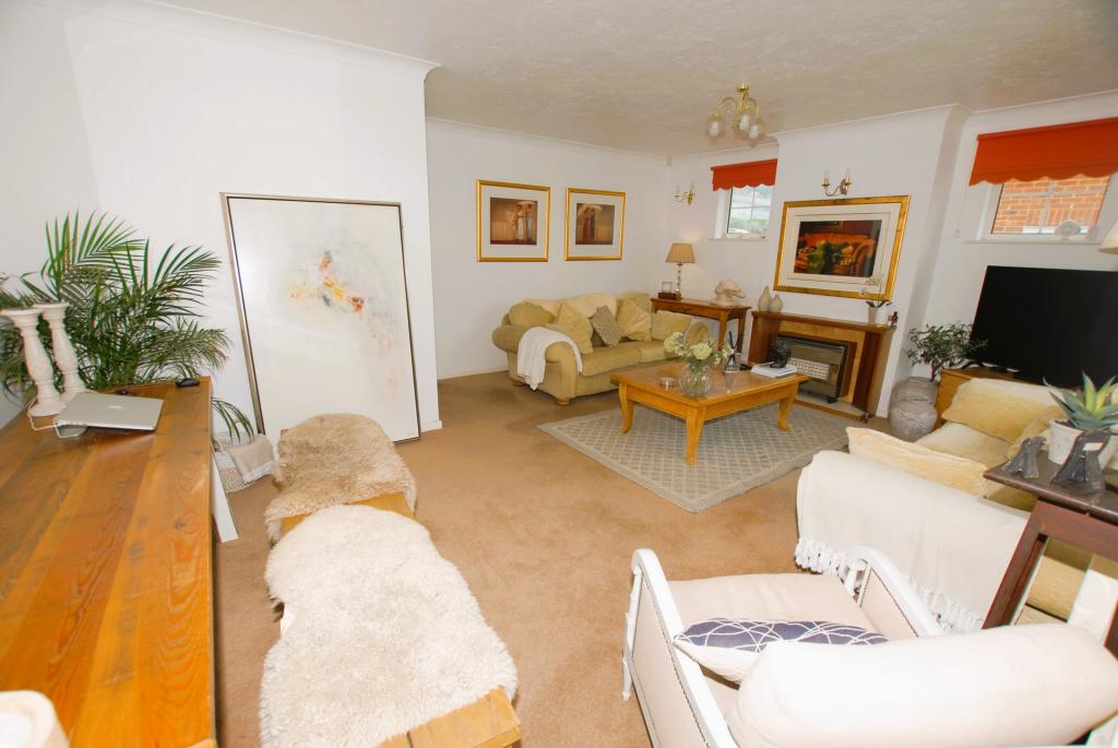 Sitting/dining room