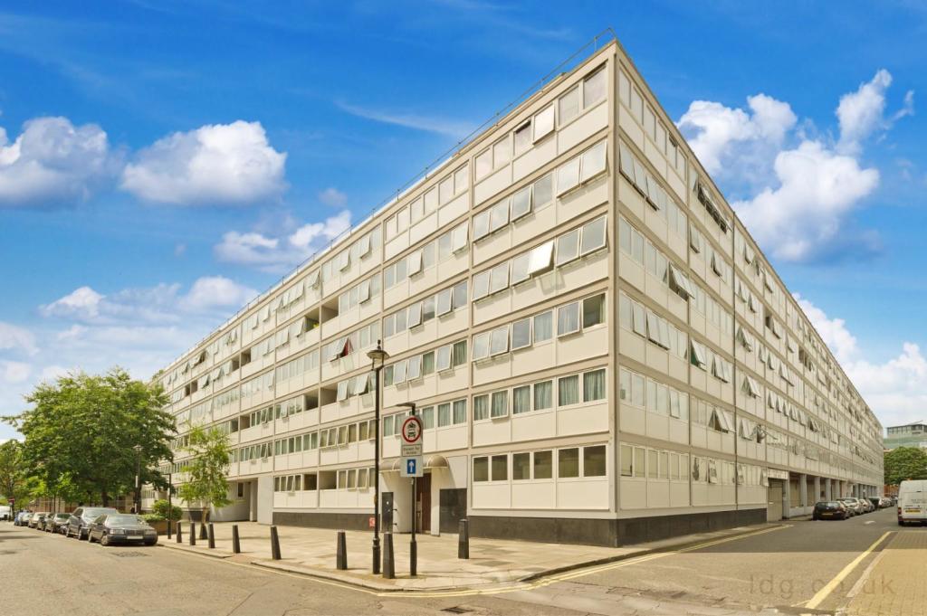Exterior 2.jpg
