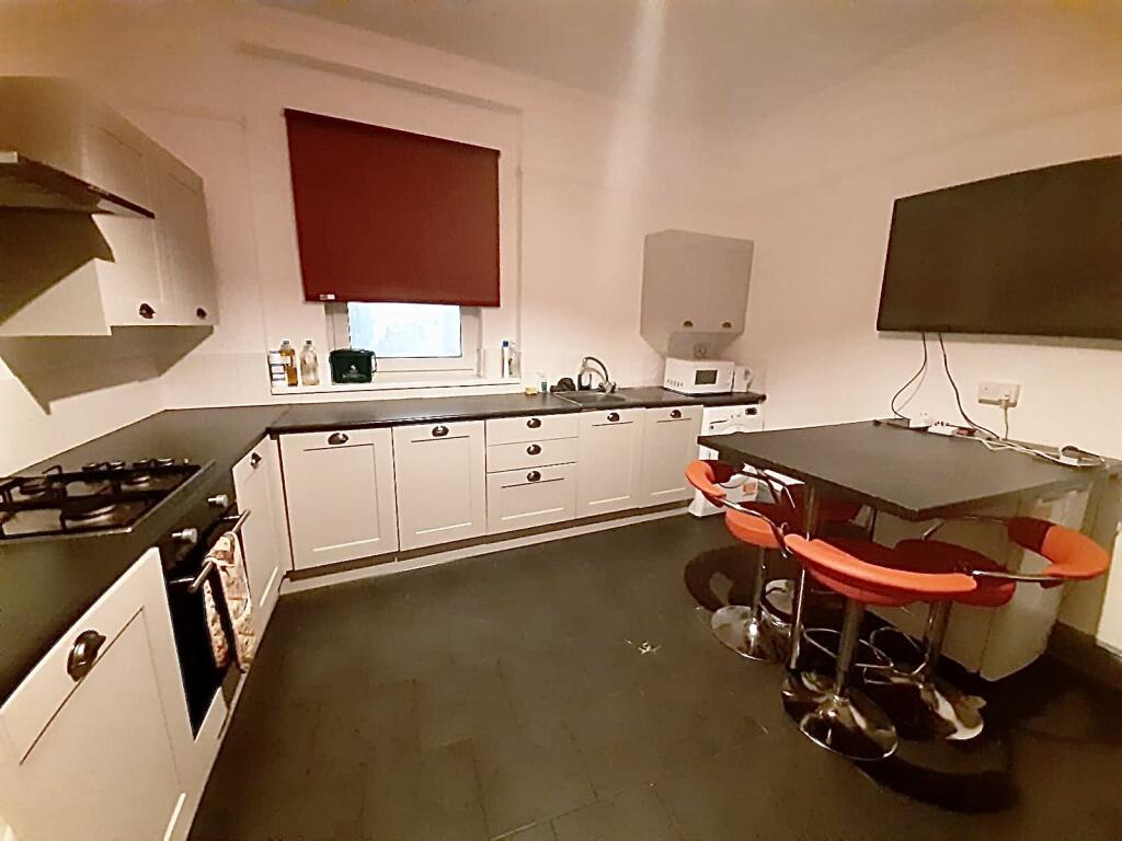 128a eaton - kitchen