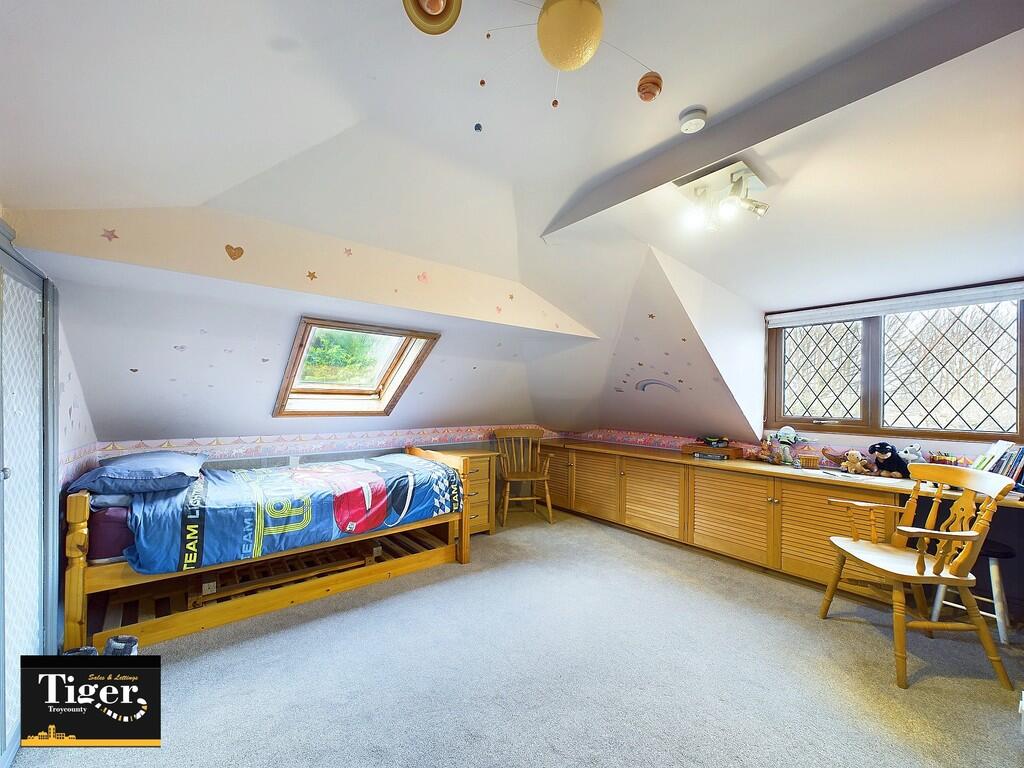 CAM02176G0-PR0427...