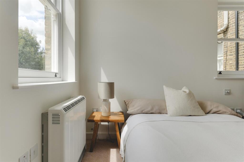 Clissold Crescent-1.jpg