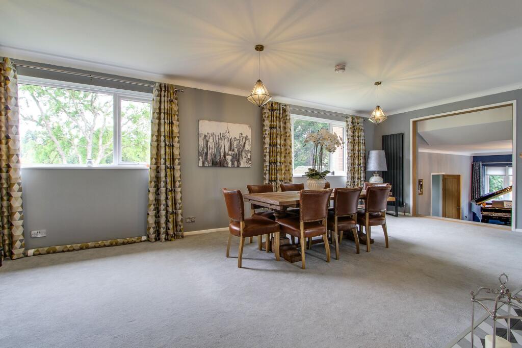 Open Plan Living Room/Dining Room
