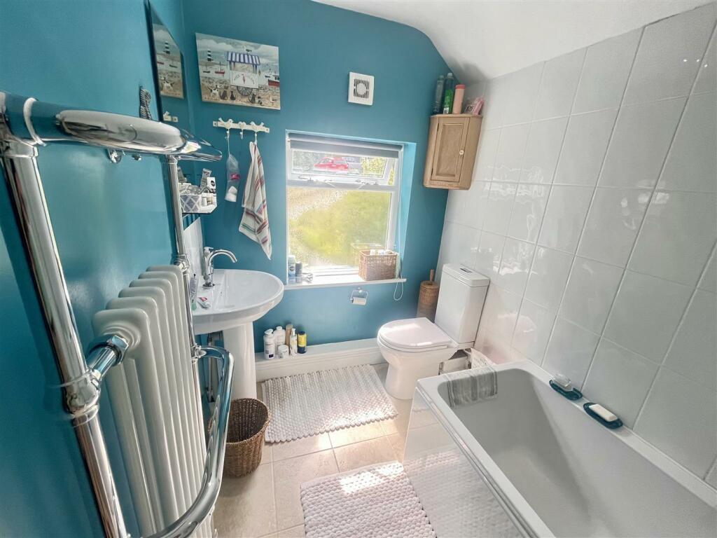 ENSUITE SHOWER ROOM