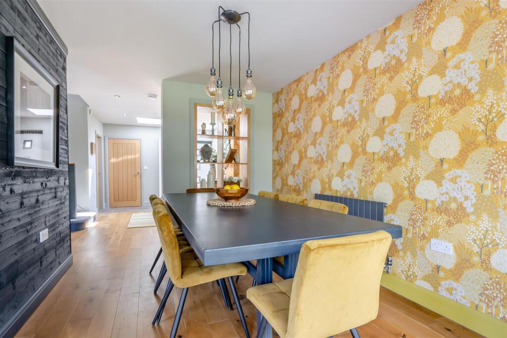 8645460-interior15.jpg