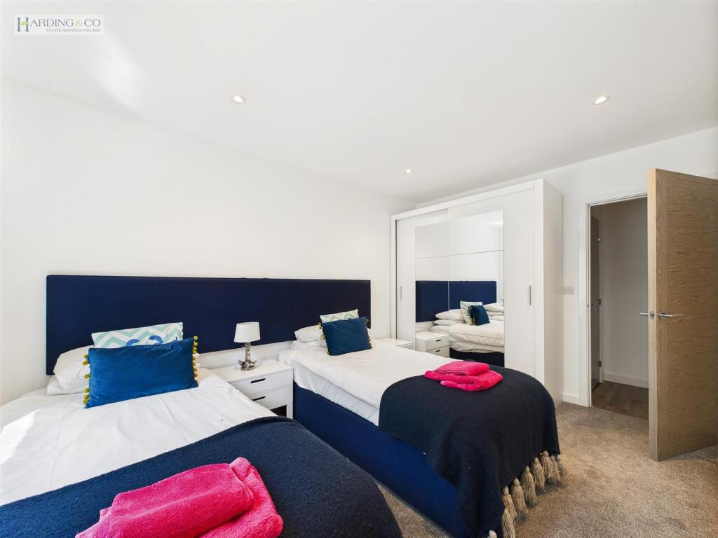 bed 5