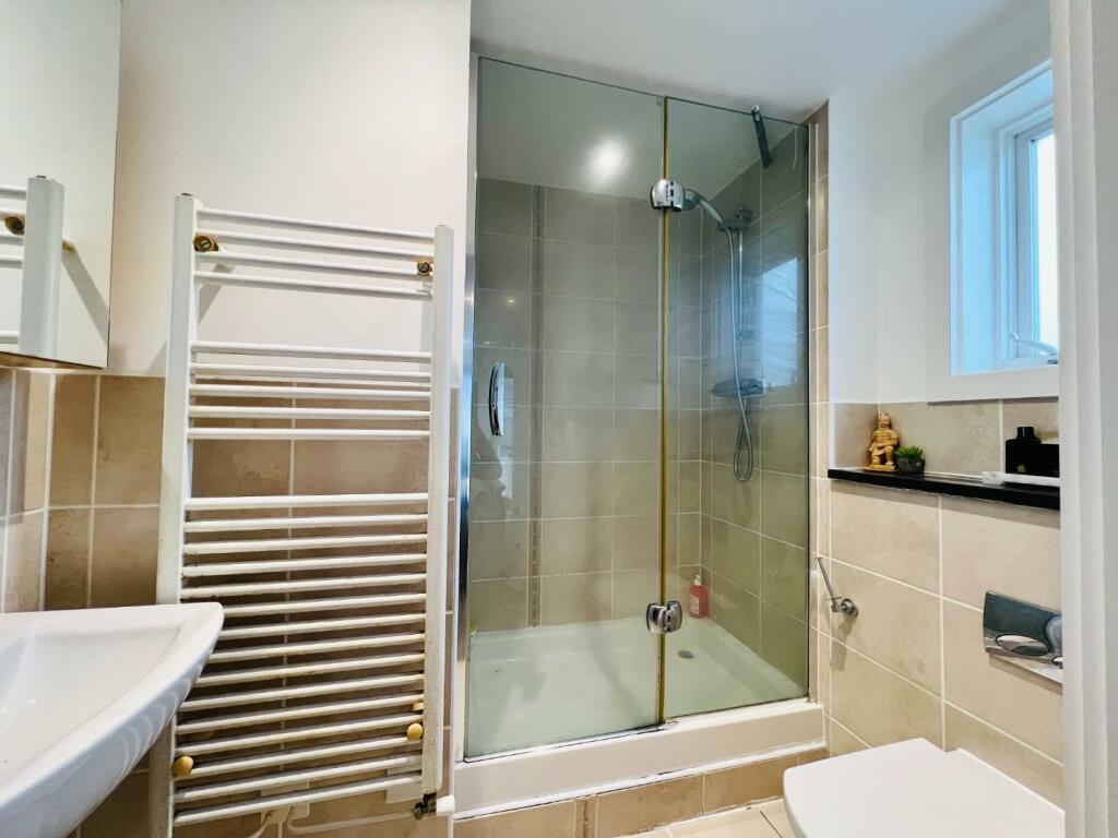 EN SUITE