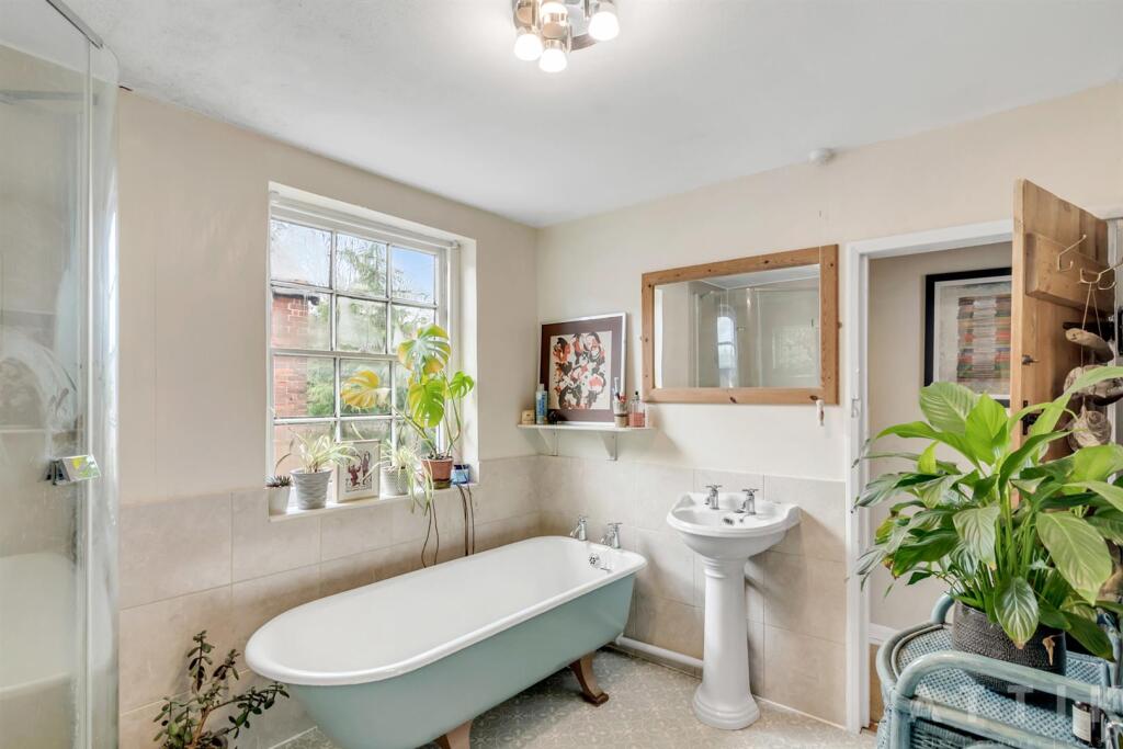 6B Chediston Street, Halesworth IP19 8BE (28).jpg