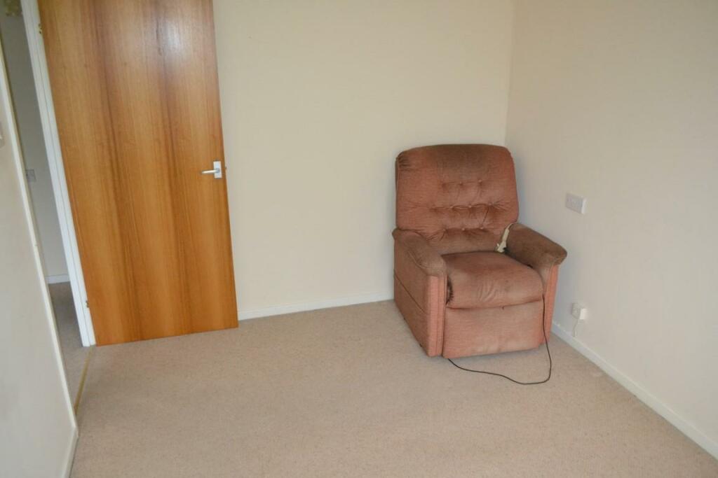 Bedroom (Medium).JPG