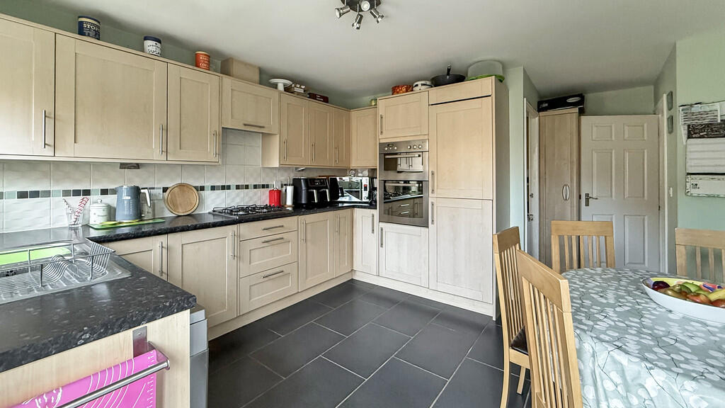 Kitchen/dining ro...