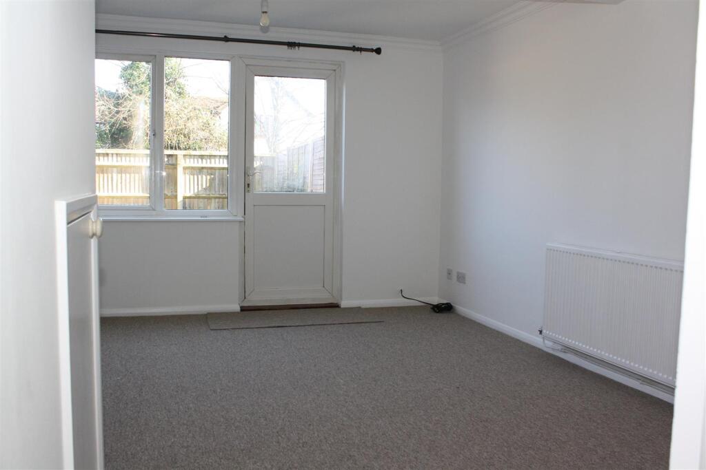 SITTING ROOM.JPG