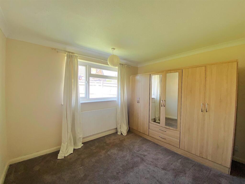 13 Saxon rise - Bed2.jpg