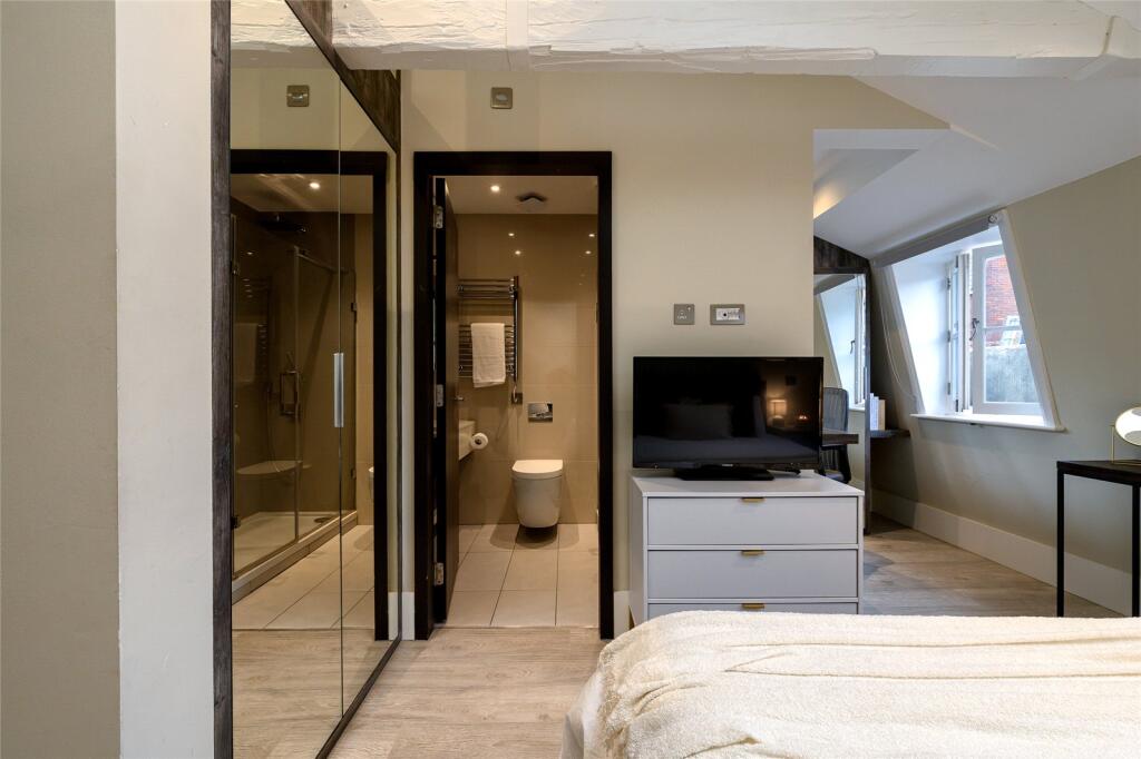 En-Suite Bathroom