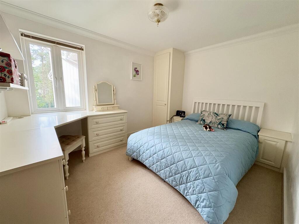 9. BED2.jpg