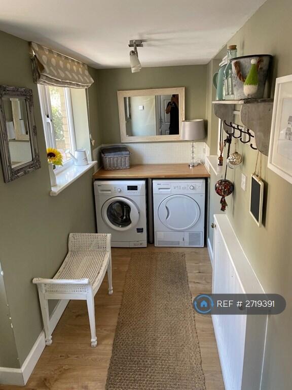 Entrance Hall / Utility Room