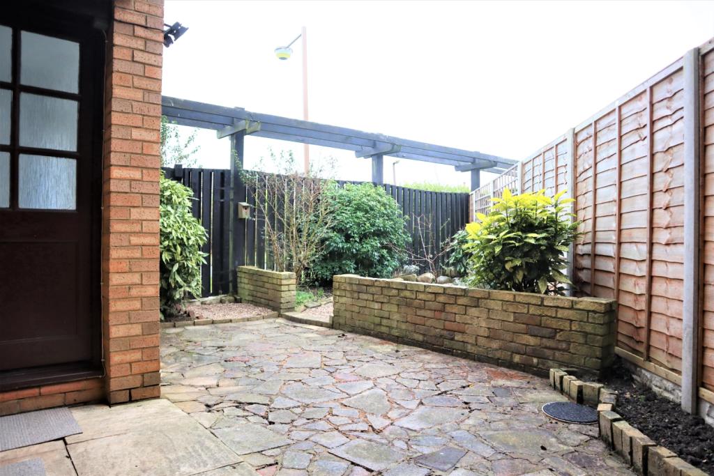 2 homeward court- garden