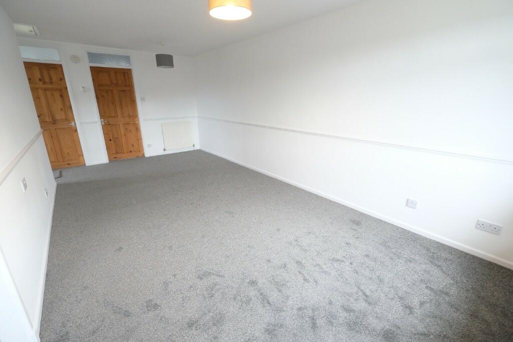SITTING/DINING ROOM