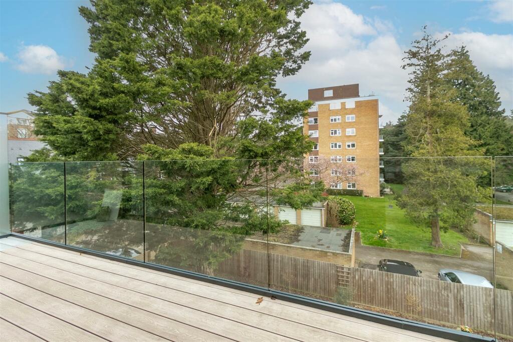 balcony1.jpg