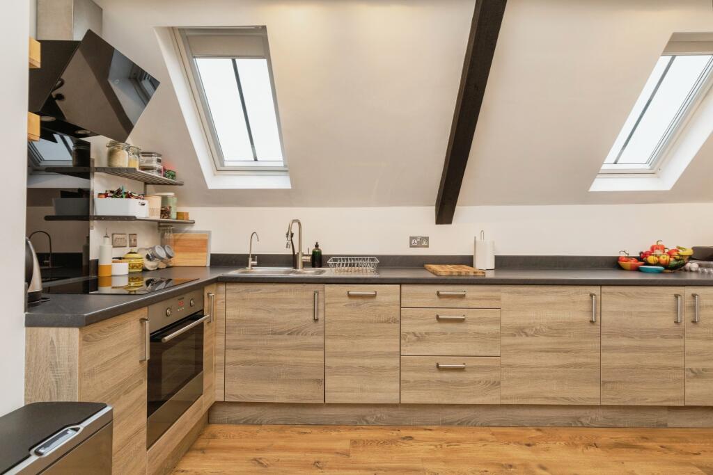 Kitchen / Living Room 8