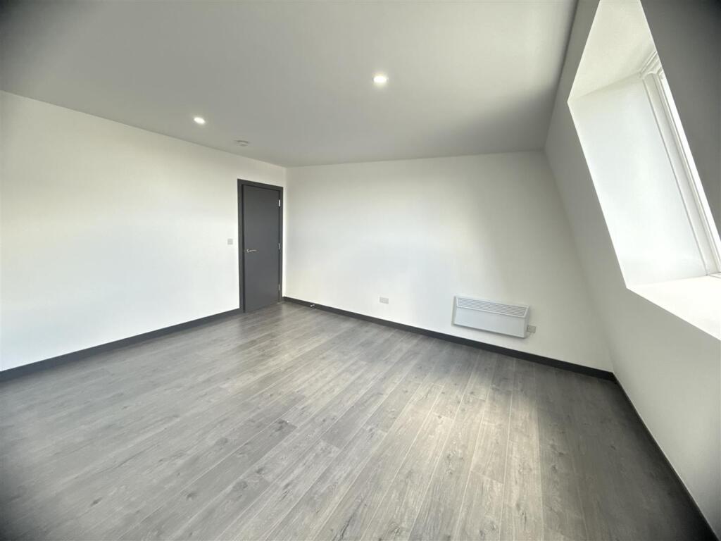 Flat 16 pent -3.jpg