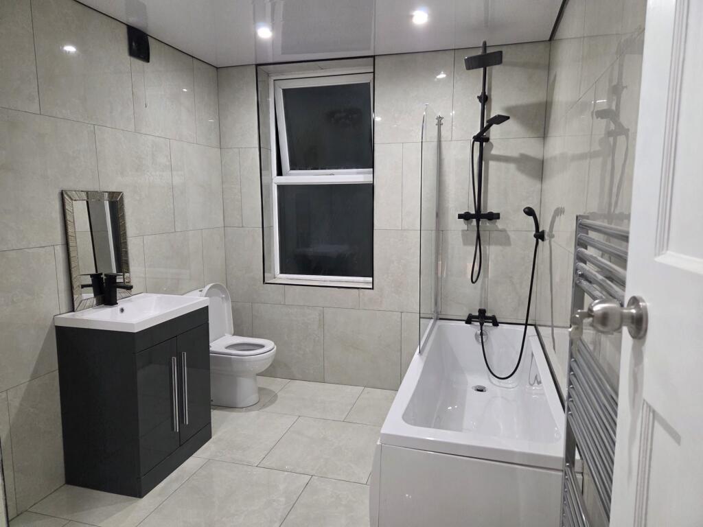 Family bathroom pic 3