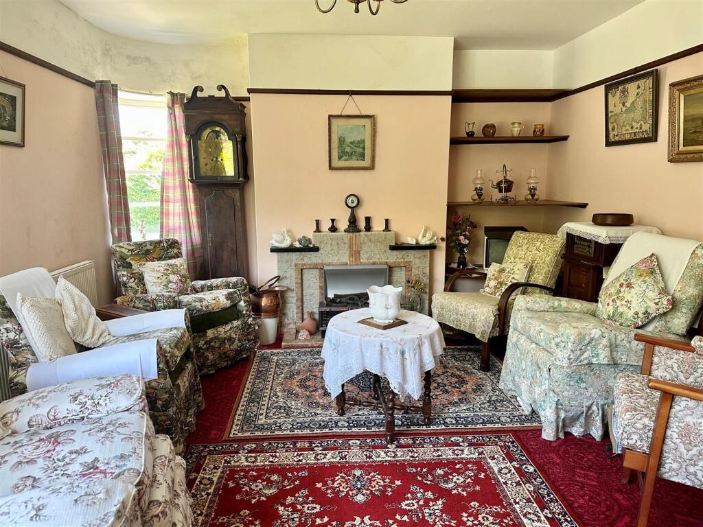 Living Room.jpg