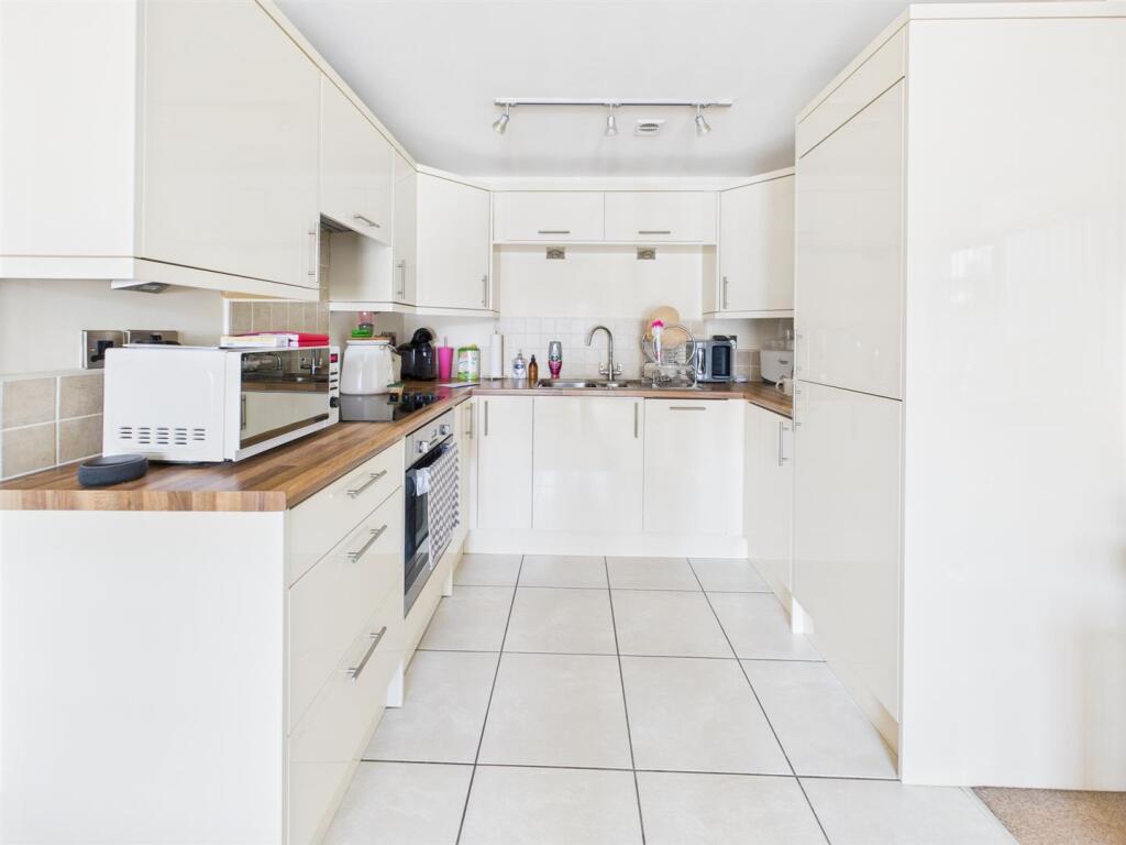 Kitchen With Integrated Appliances