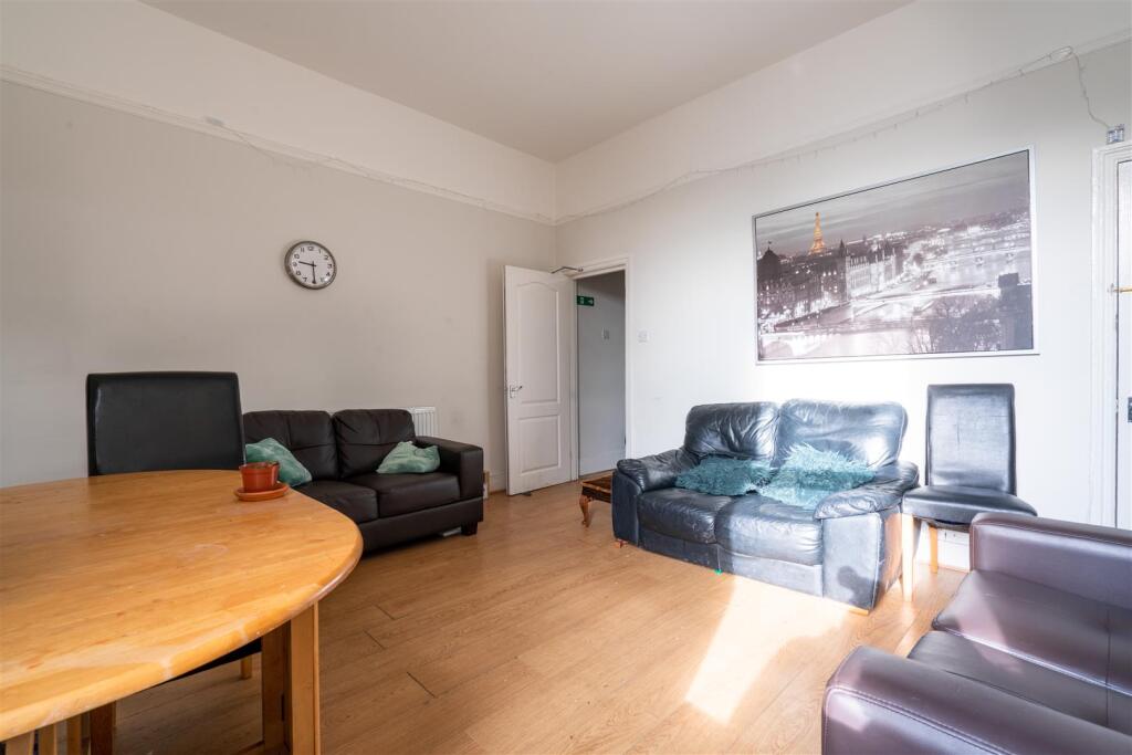 Living Room_.jpg