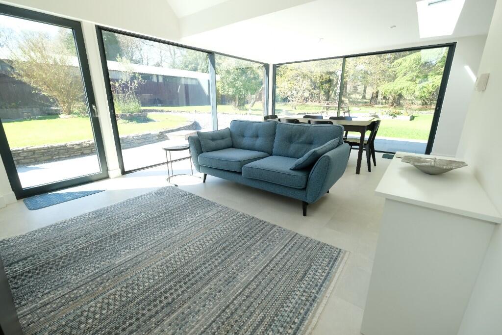 OPEN PLAN ROOM