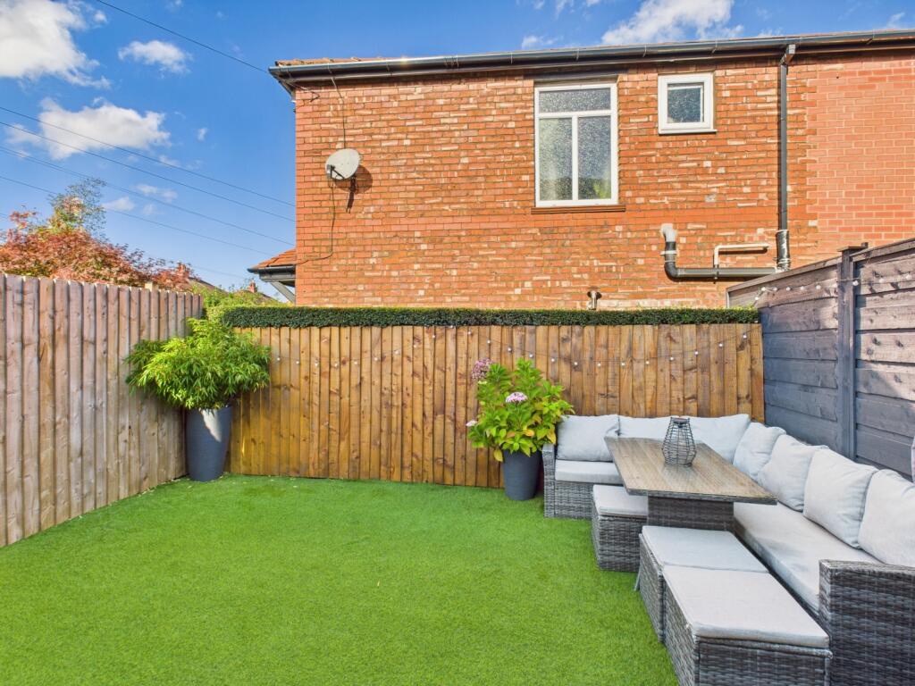 CAM03729G0-PR0148-STILL027