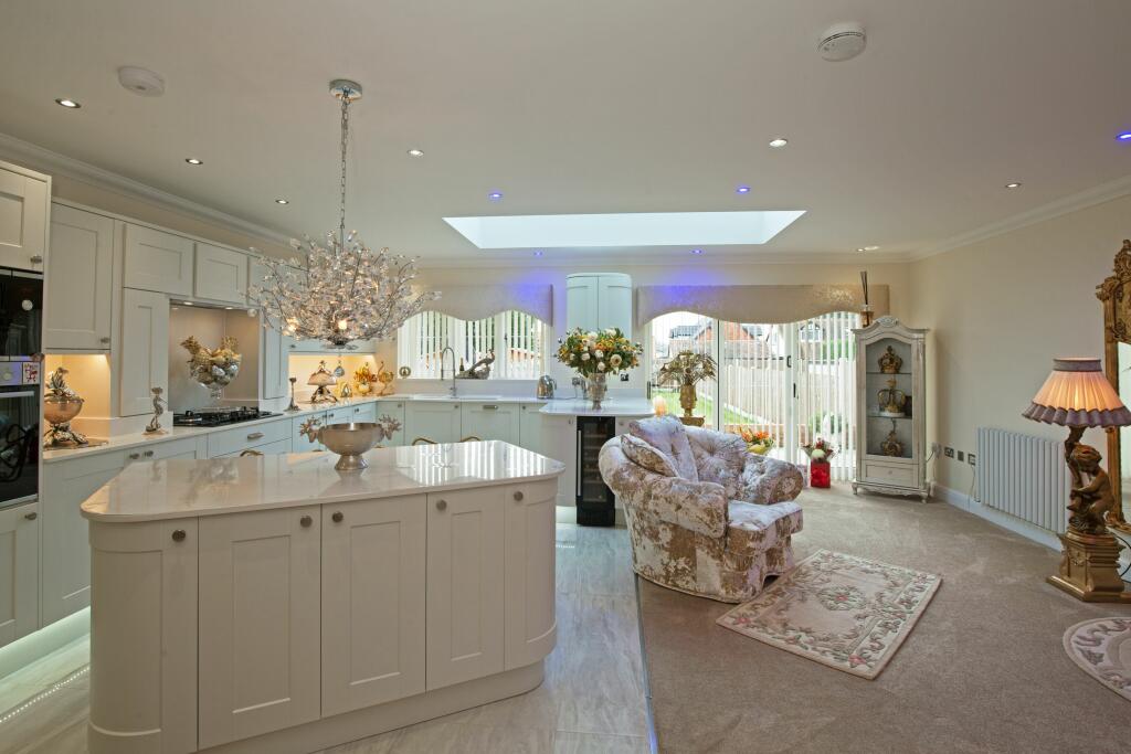 Lounge/Kitchen Family Room