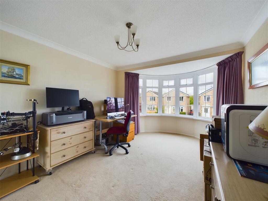 BEDROOM 2