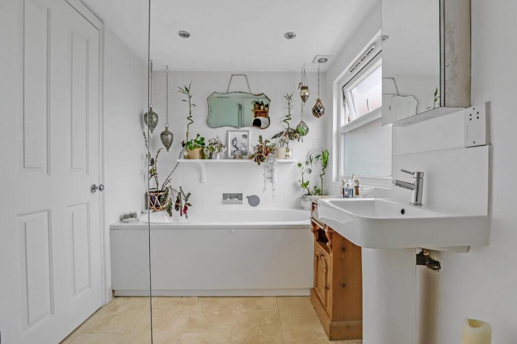 10-1249JHPropWorld - 62 Byne Road - 31-medium.jpg