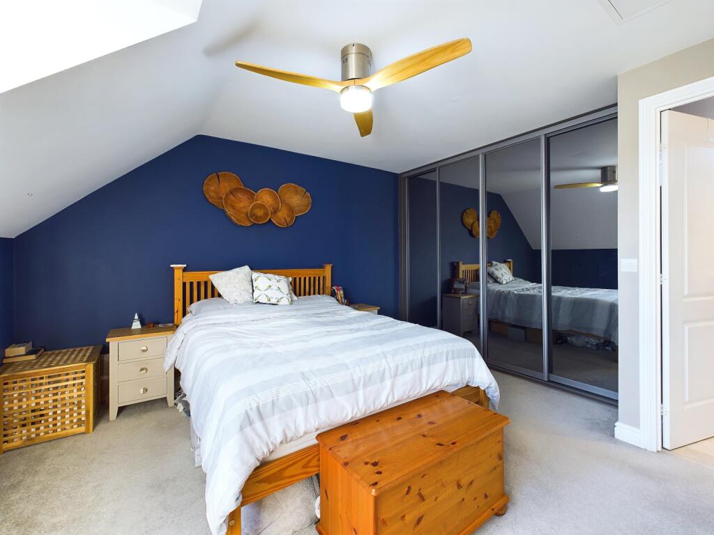 CAM03162G0-PR0171-STILL013