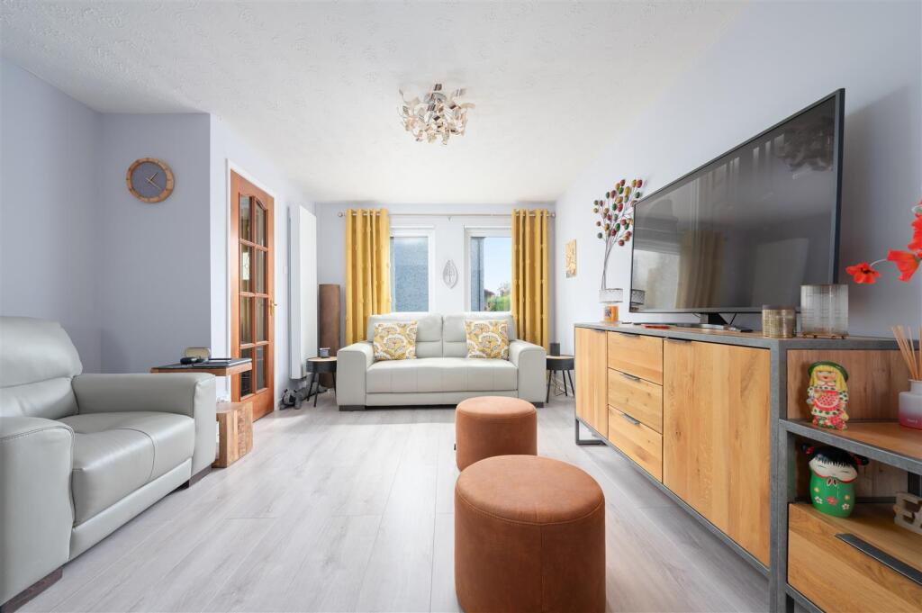 7 Fairley Court 006.JPG