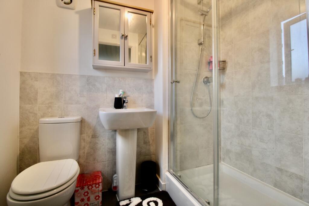 Master bedroom en suite